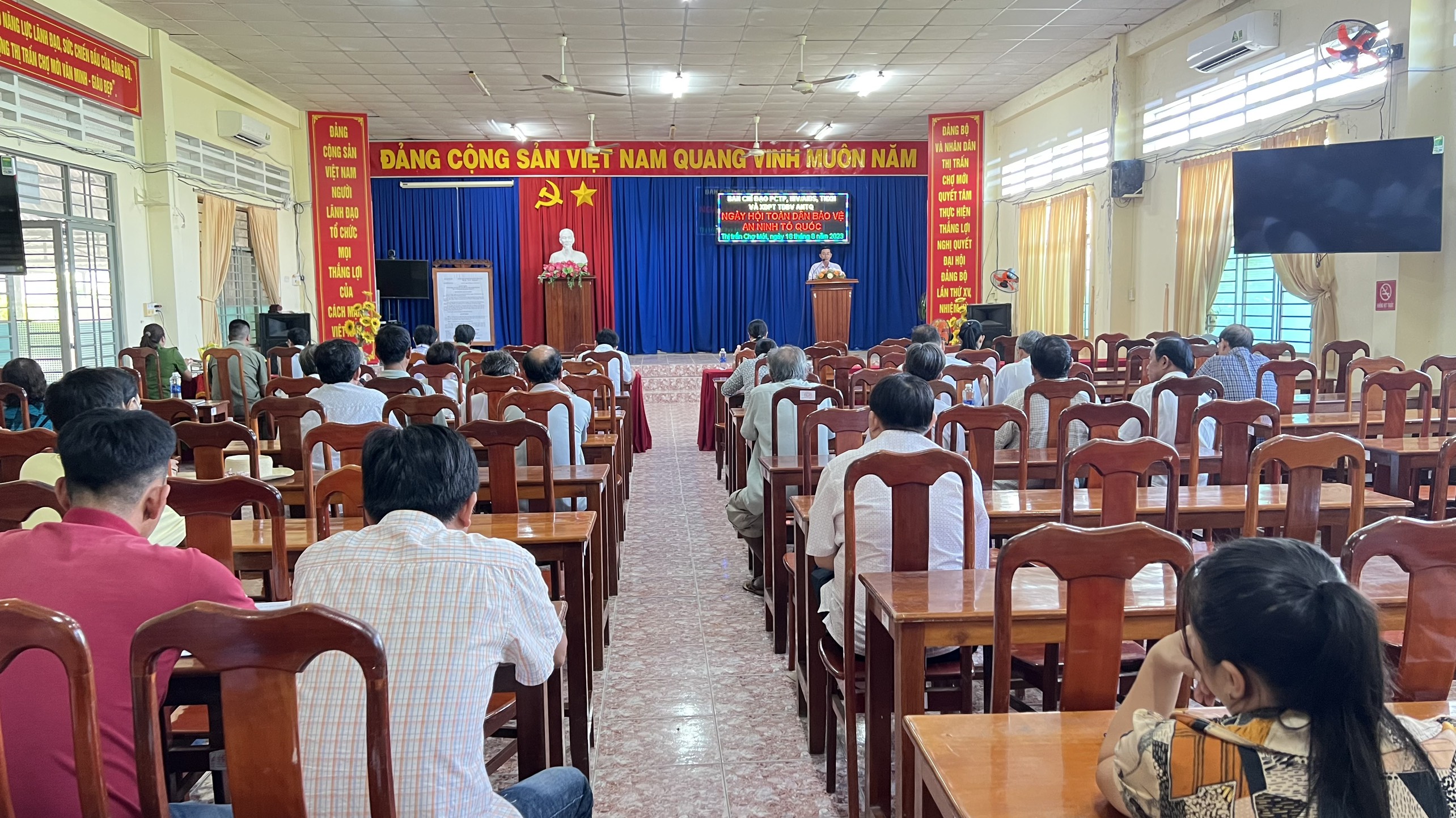 NGÀY HỘI TOÀN DÂN BẢO VỆ AN NINH TỔ QUỐC