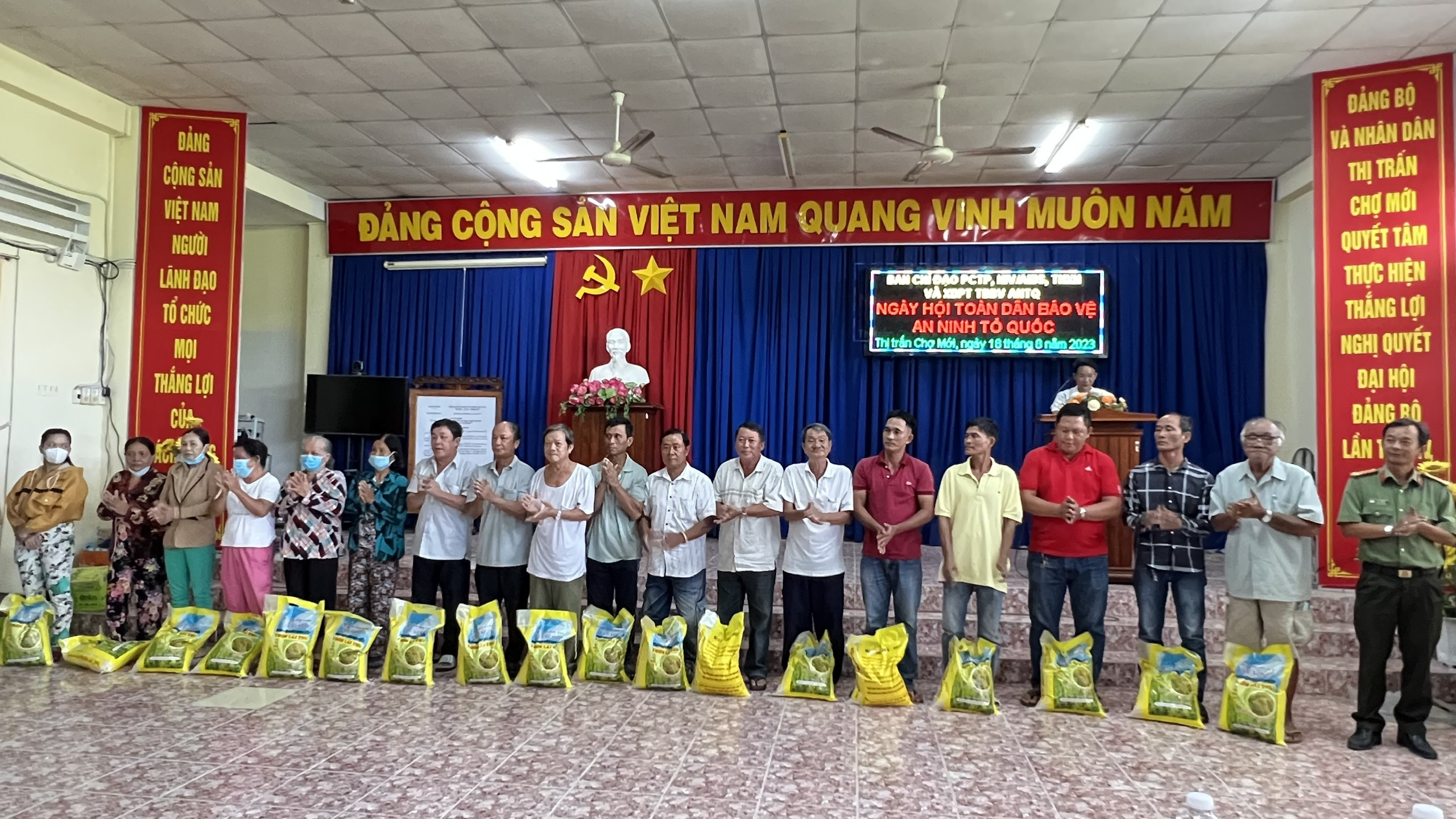 NGÀY HỘI TOÀN DÂN BẢO VỆ AN NINH TỔ QUỐC